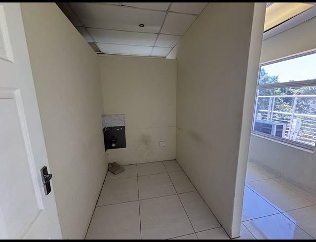 48M² OFFICE TO LET IN LA LUCIA